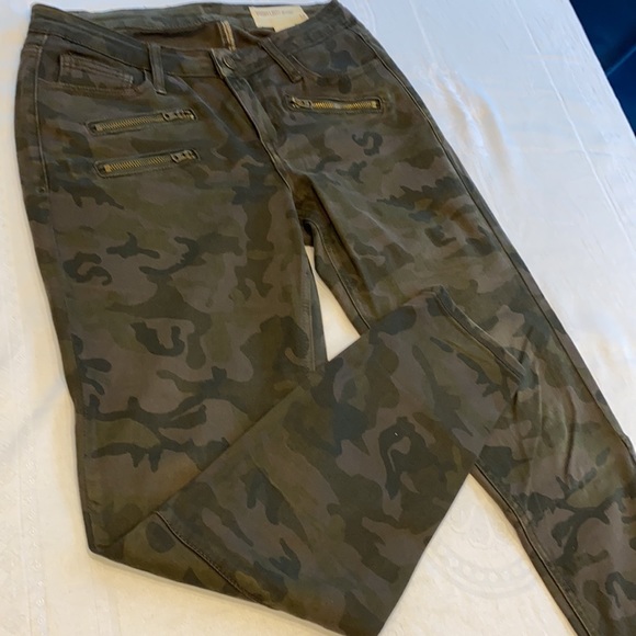 Brown Wish List camo pattern jeans. Size Medium - fits like a 29. - Picture 5 of 5